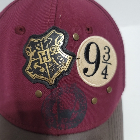 Harry Potter Platform 9 3/4 Maroon Hat Wizarding World Universal Studios OSFM - Picture 2 of 11